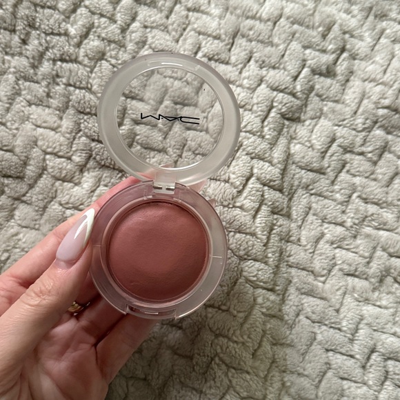 MAC Glow Play Blush - Picture 4 of 4